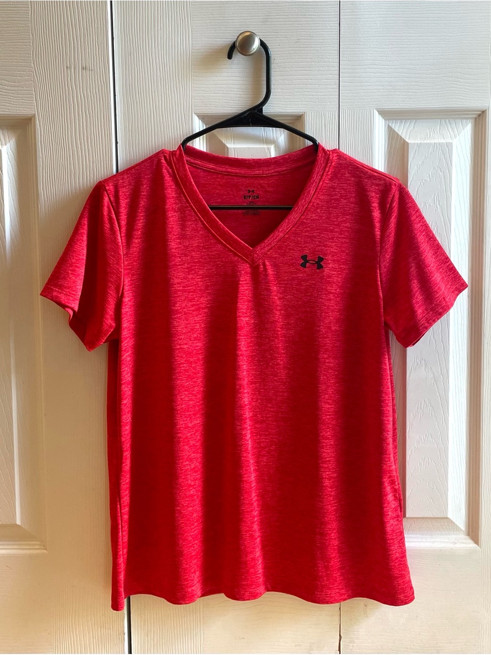 Under Armour: Women’s Red Heather V-Neck Performance Tee